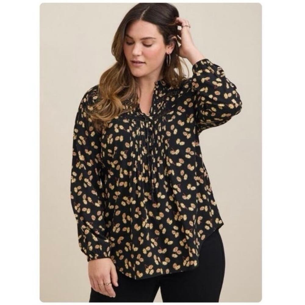 Torrid Peasant Floral Black Blouse size 0 / Large